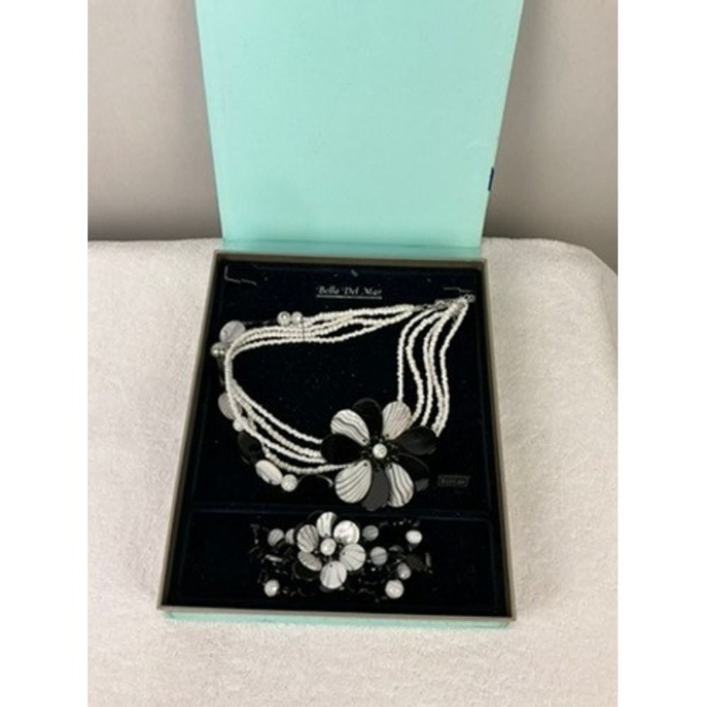 Bella Del Mar Expressions Collection Black White Shell Floral Necklace Bracelet